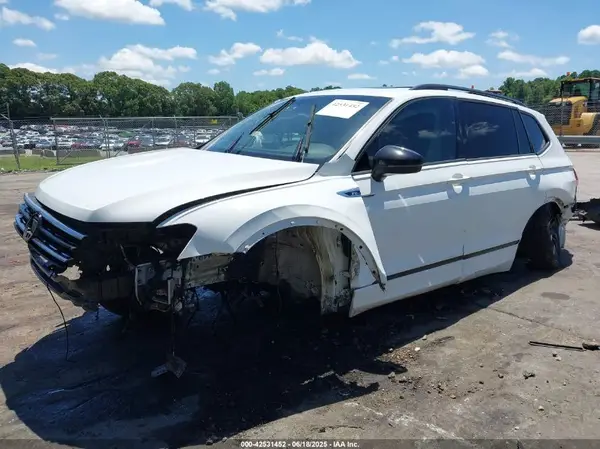 3VV3B7AX7MM098170 2021 VOLKSWAGEN TIGUAN - Image 2