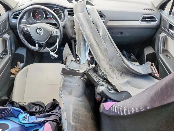 3VV3B7AX8JM000887 2018 VOLKSWAGEN TIGUAN - Image 8
