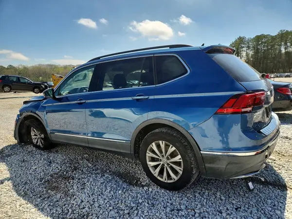 3VV3B7AX8JM000923 2018 VOLKSWAGEN TIGUAN - Image 2