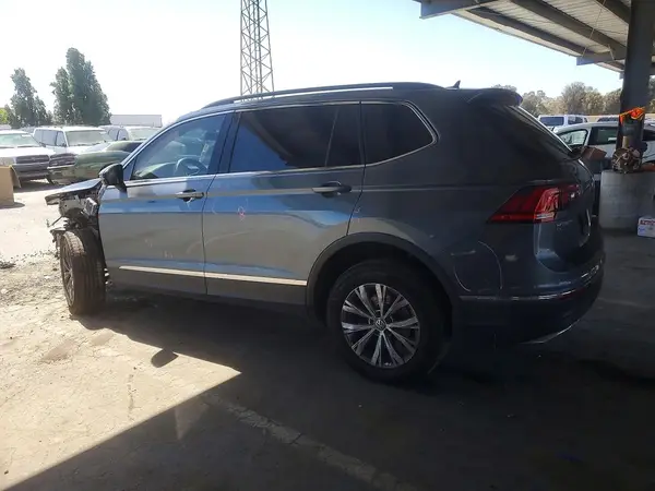 3VV3B7AX8JM002669 2018 VOLKSWAGEN TIGUAN - Image 2