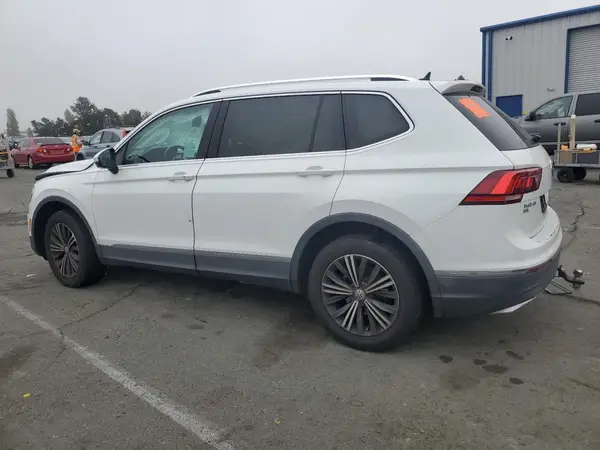 3VV3B7AX8JM015390 2018 VOLKSWAGEN TIGUAN - Image 2