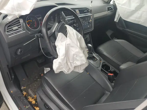 3VV3B7AX8JM015390 2018 VOLKSWAGEN TIGUAN - Image 8