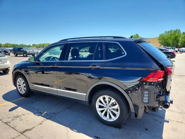 3VV3B7AX8JM020735 2018 VOLKSWAGEN TIGUAN - Image 2