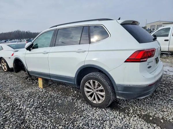 3VV3B7AX8JM034831 2018 VOLKSWAGEN TIGUAN - Image 2