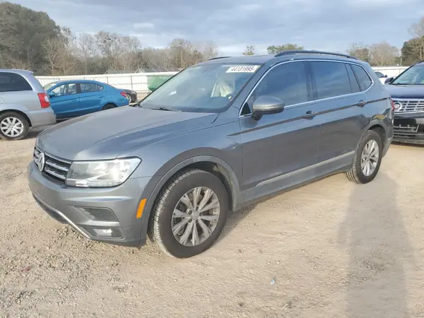 3VV3B7AX8JM039902 2018 VOLKSWAGEN TIGUAN - Image 1