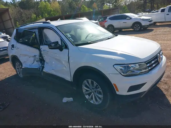 3VV3B7AX8JM047000 2018 VOLKSWAGEN TIGUAN - Image 1