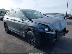 3VV3B7AX8JM049913 2018 VOLKSWAGEN TIGUAN
