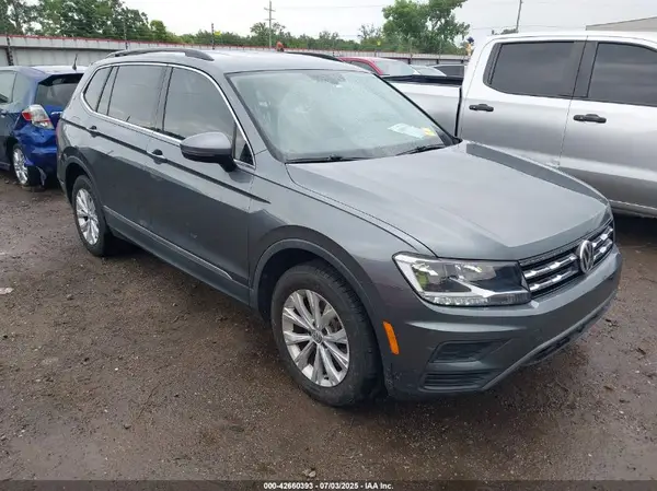 3VV3B7AX8JM056599 2018 VOLKSWAGEN TIGUAN - Image 1