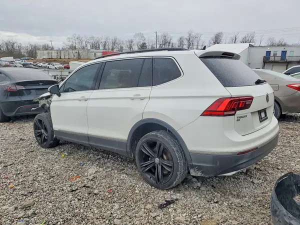 3VV3B7AX8JM063732 2018 VOLKSWAGEN TIGUAN - Image 2