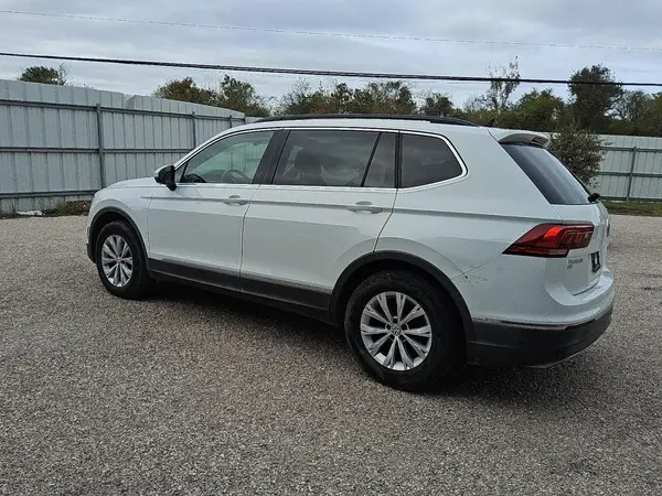 3VV3B7AX8JM069076 2018 VOLKSWAGEN TIGUAN - Image 2