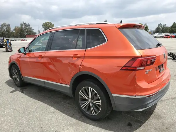 3VV3B7AX8JM083219 2018 VOLKSWAGEN TIGUAN - Image 2