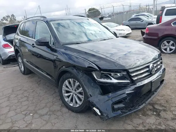 3VV3B7AX8JM094771 2018 VOLKSWAGEN TIGUAN - Image 1