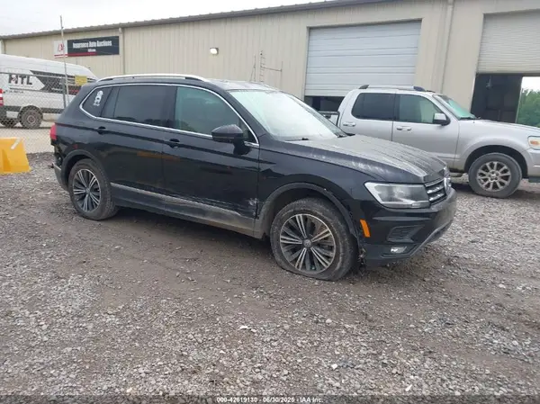 3VV3B7AX8JM095192 2018 VOLKSWAGEN TIGUAN - Image 1