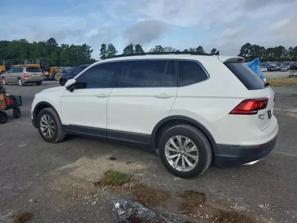 3VV3B7AX8JM102948 2018 VOLKSWAGEN TIGUAN - Image 2