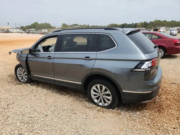3VV3B7AX8JM109303 2018 VOLKSWAGEN TIGUAN - Image 2