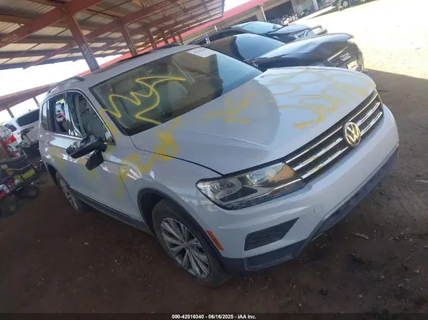 3VV3B7AX8JM132211 2018 VOLKSWAGEN TIGUAN - Image 1