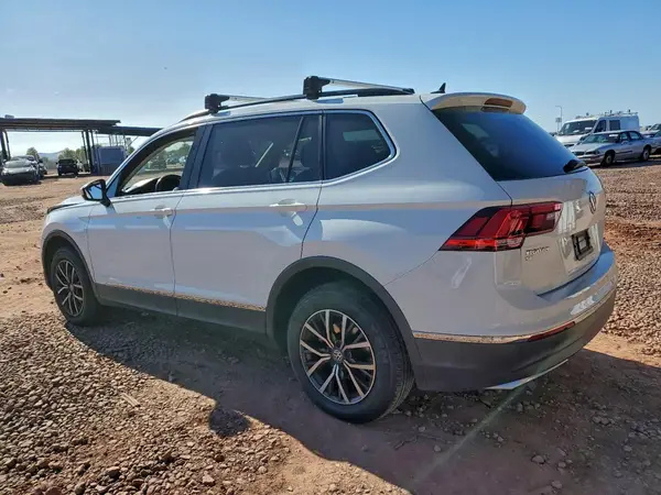 3VV3B7AX8JM138784 2018 VOLKSWAGEN TIGUAN - Image 2
