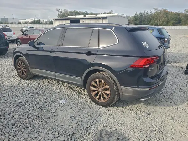 3VV3B7AX8JM156881 2018 VOLKSWAGEN TIGUAN - Image 2