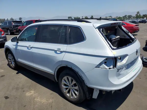 3VV3B7AX8JM160350 2018 VOLKSWAGEN TIGUAN - Image 2