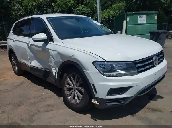 3VV3B7AX8JM161160 2018 VOLKSWAGEN TIGUAN - Image 1