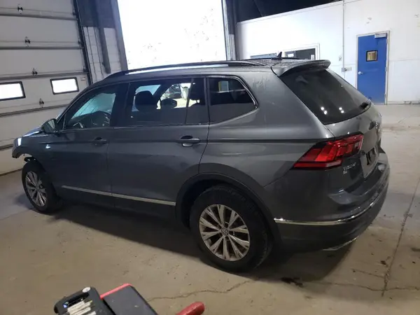 3VV3B7AX8JM165449 2018 VOLKSWAGEN TIGUAN - Image 2
