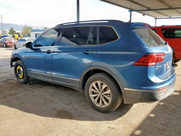3VV3B7AX8JM185605 2018 VOLKSWAGEN TIGUAN - Image 2