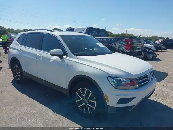 3VV3B7AX8JM192926 2018 VOLKSWAGEN TIGUAN - Image 1