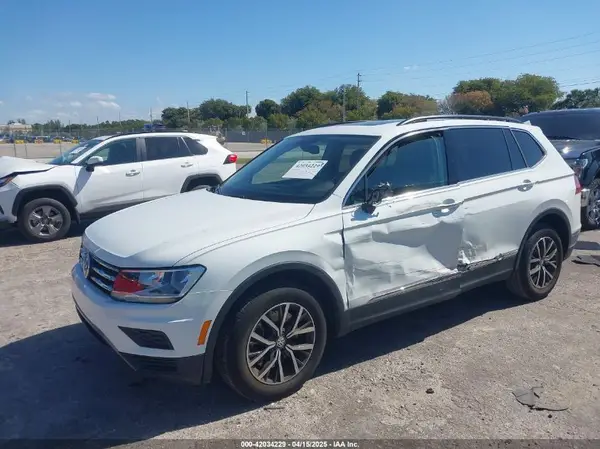3VV3B7AX8JM192926 2018 VOLKSWAGEN TIGUAN - Image 2