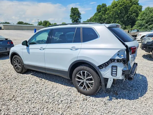 3VV3B7AX8JM193624 2018 VOLKSWAGEN TIGUAN - Image 2