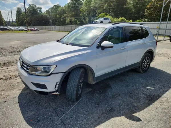 3VV3B7AX8JM200233 2018 VOLKSWAGEN TIGUAN - Image 1