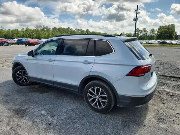 3VV3B7AX8JM200233 2018 VOLKSWAGEN TIGUAN - Image 2