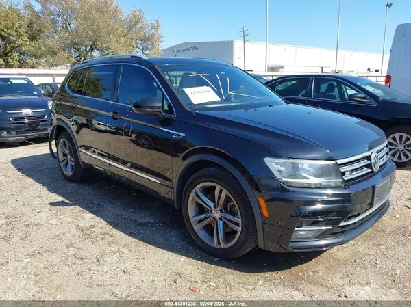3VV3B7AX8JM203326 2018 VOLKSWAGEN TIGUAN - Image 1