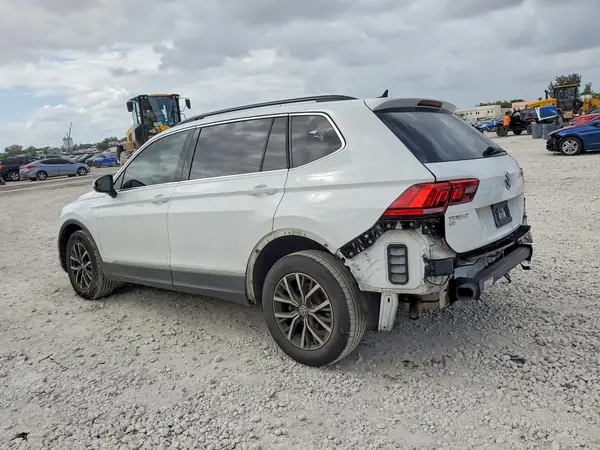 3VV3B7AX8JM208557 2018 VOLKSWAGEN TIGUAN - Image 2