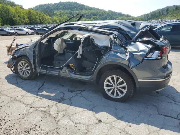 3VV3B7AX8JM213533 2018 VOLKSWAGEN TIGUAN - Image 2