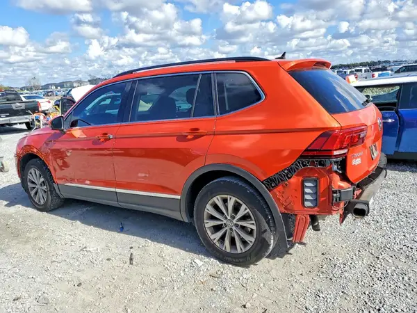 3VV3B7AX8JM214164 2018 VOLKSWAGEN TIGUAN - Image 2