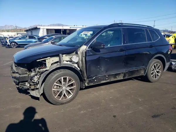 3VV3B7AX8JM220045 2018 VOLKSWAGEN TIGUAN - Image 1