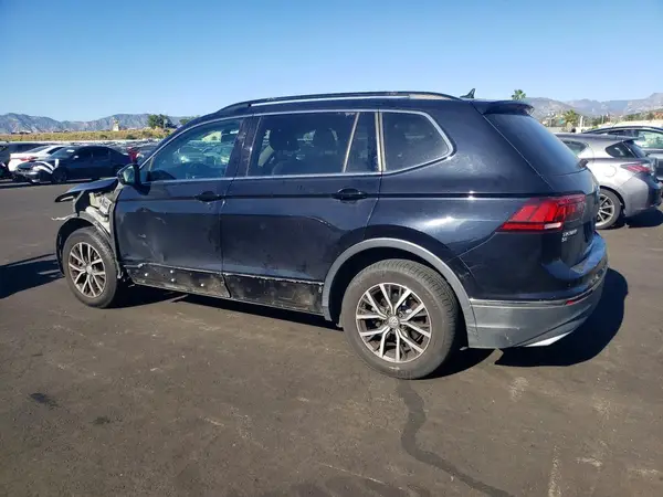 3VV3B7AX8JM220045 2018 VOLKSWAGEN TIGUAN - Image 2