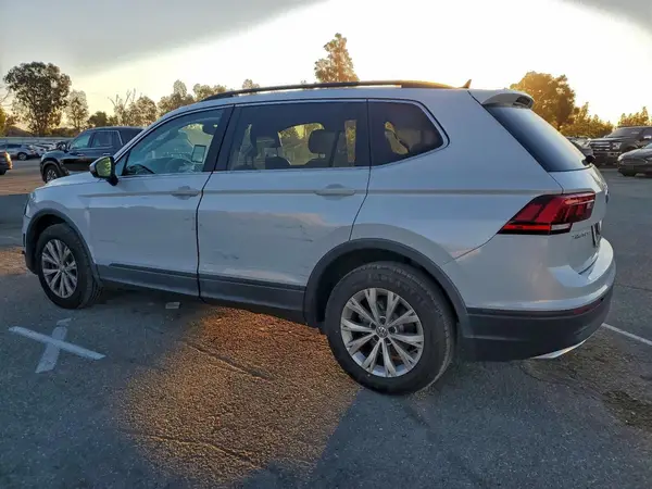 3VV3B7AX8KM062551 2019 VOLKSWAGEN TIGUAN - Image 2
