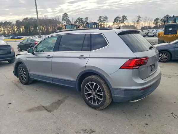 3VV3B7AX8KM091807 2019 VOLKSWAGEN TIGUAN - Image 2