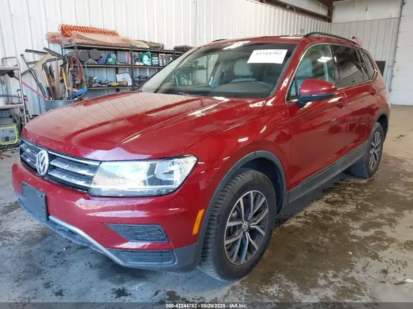 3VV3B7AX8KM126023 2019 VOLKSWAGEN TIGUAN - Image 2