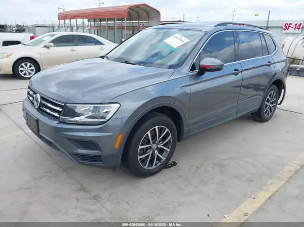 3VV3B7AX8KM144134 2019 VOLKSWAGEN TIGUAN - Image 2