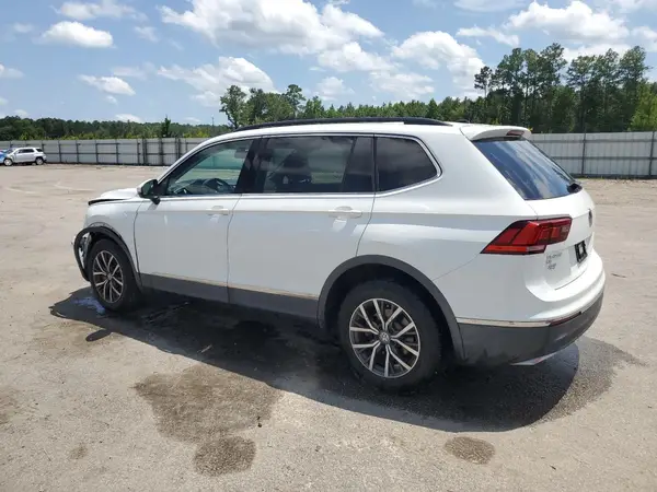 3VV3B7AX8LM010841 2020 VOLKSWAGEN TIGUAN - Image 2