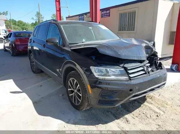 3VV3B7AX8LM012153 2020 VOLKSWAGEN TIGUAN - Image 1