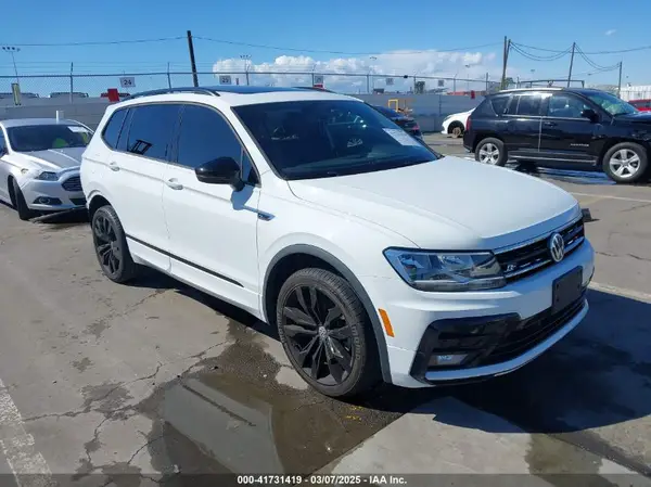3VV3B7AX8LM063202 2020 VOLKSWAGEN TIGUAN - Image 1