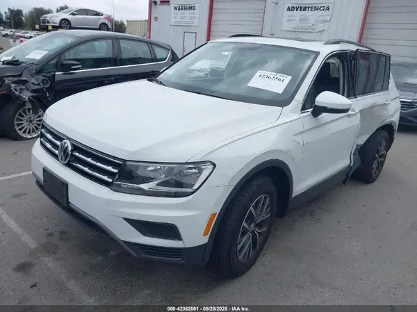 3VV3B7AX8LM074622 2020 VOLKSWAGEN TIGUAN - Image 2