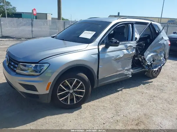 3VV3B7AX8LM077472 2020 VOLKSWAGEN TIGUAN - Image 2