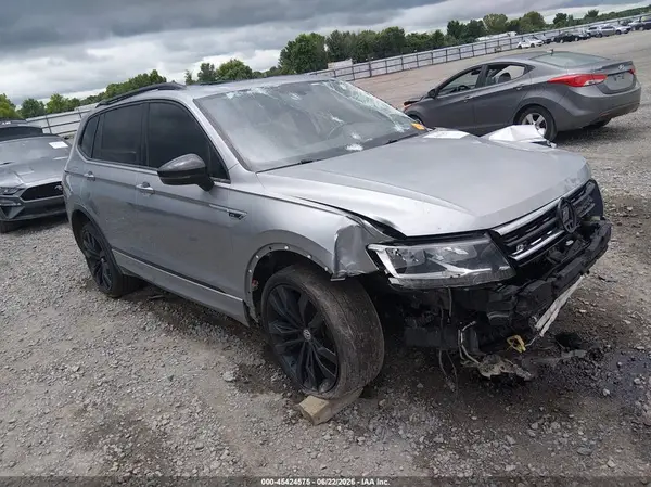 3VV3B7AX8LM145561 2020 VOLKSWAGEN TIGUAN - Image 1