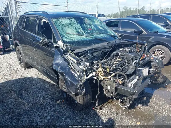 3VV3B7AX8MM067798 2021 VOLKSWAGEN TIGUAN - Image 1