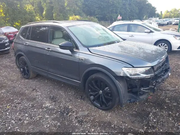 3VV3B7AX8MM138188 2021 VOLKSWAGEN TIGUAN - Image 1