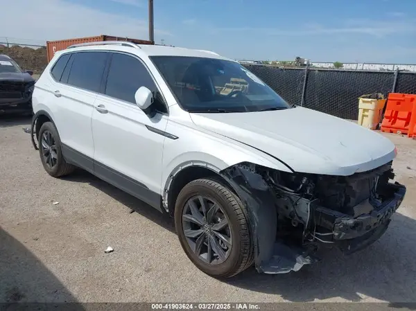 3VV3B7AX8PM020923 2023 VOLKSWAGEN TIGUAN - Image 1